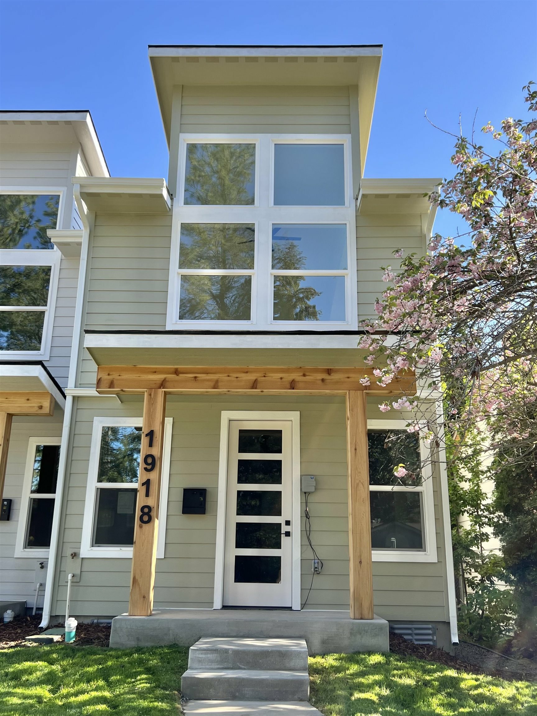 Property Photo: 1918 E 37th Ave WA 99203