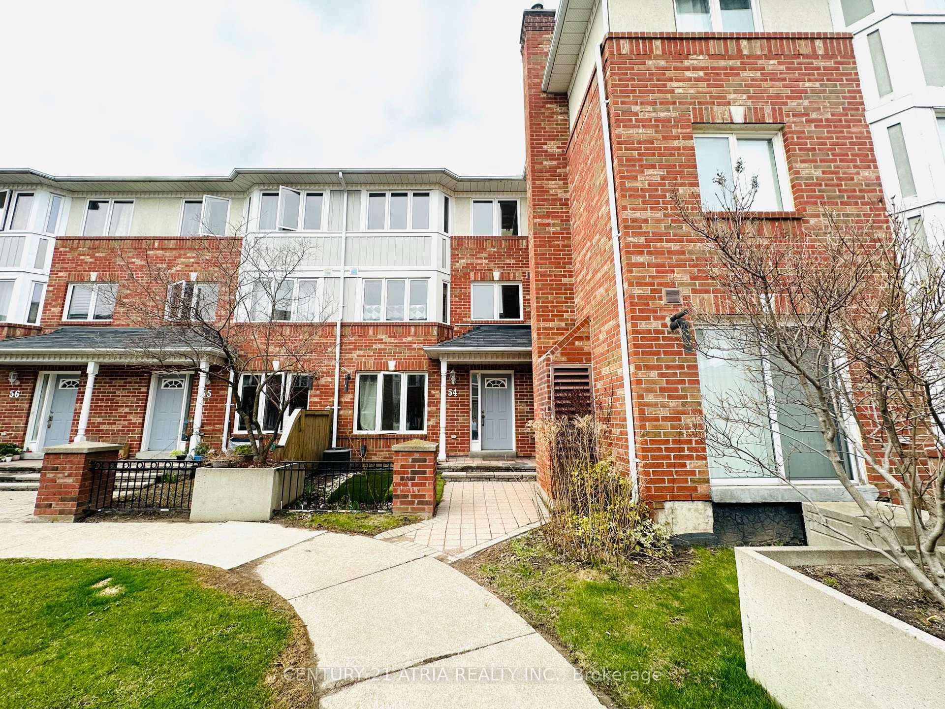Photo de la propriété: 18 Clark Avenue W 54 ON L4J 8H1