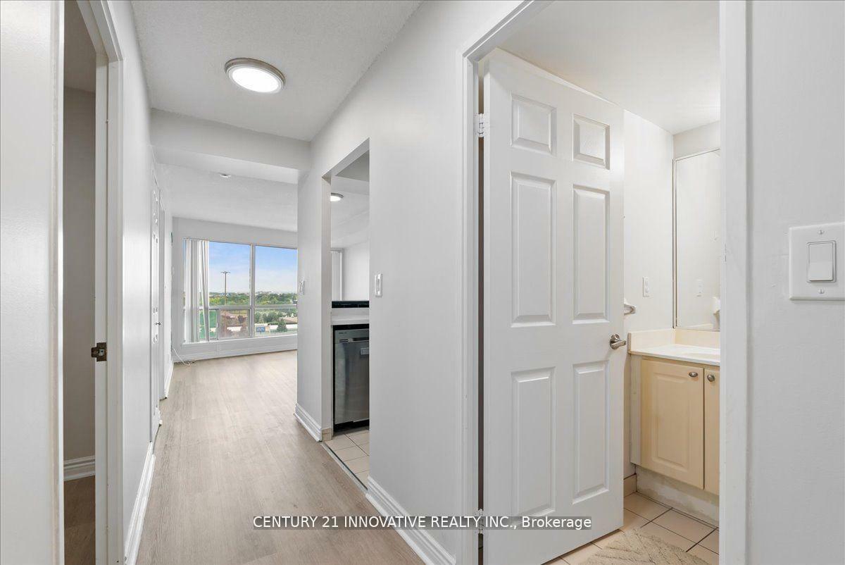 Property Photo: 18 Lee Centre Drive 1013 ON M1H 3H5