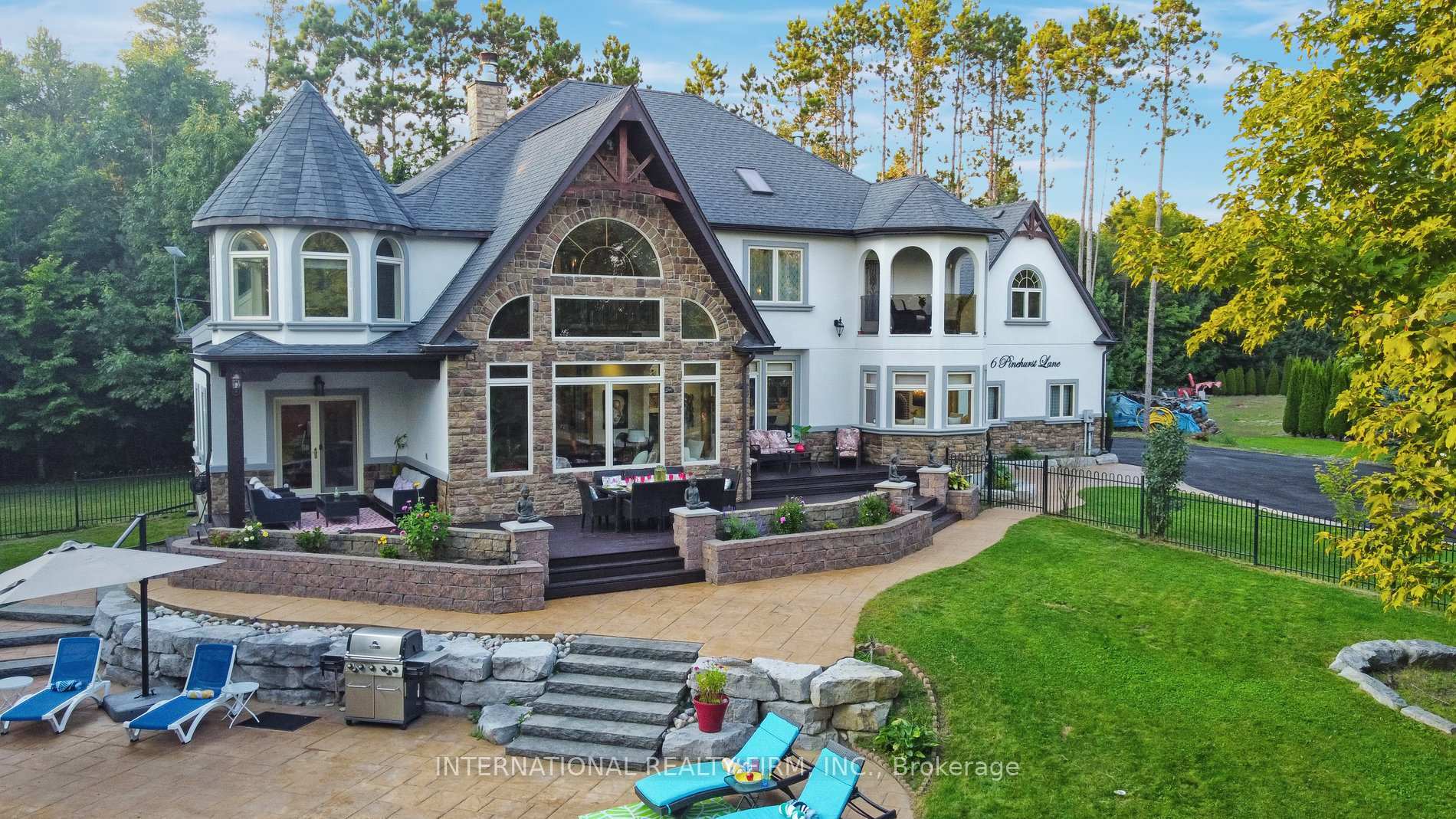 Photo de la propriété: 6 Pinehurst Lane ON L9X 0C7