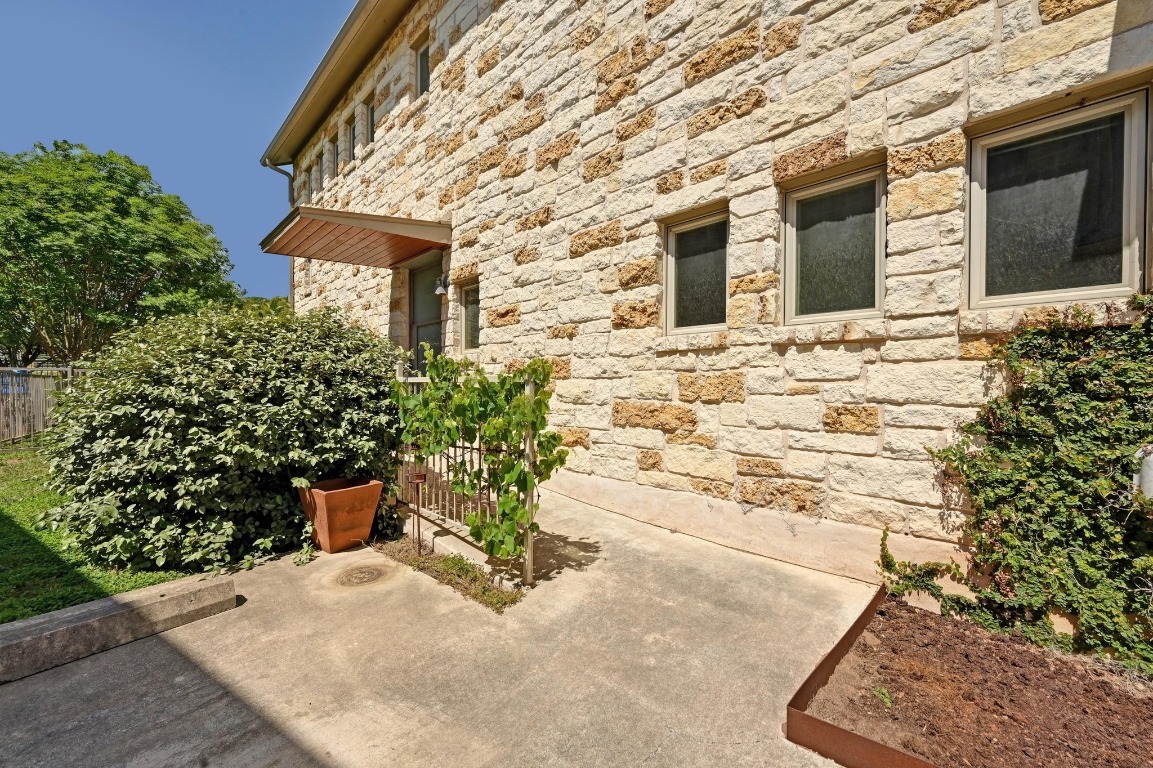 Property Photo: 592 Fm 967 B TX 78610