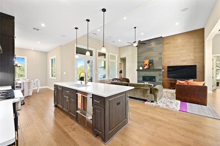 Property Photo:  607 Flint Ridge Trail  TX 78628 