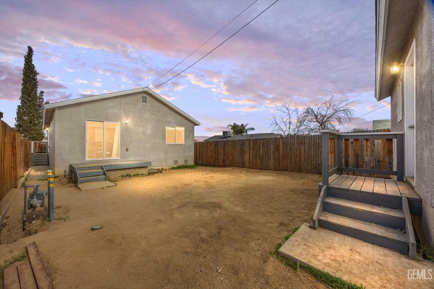 Property Photo: 313 Woodrow Street CA 93268