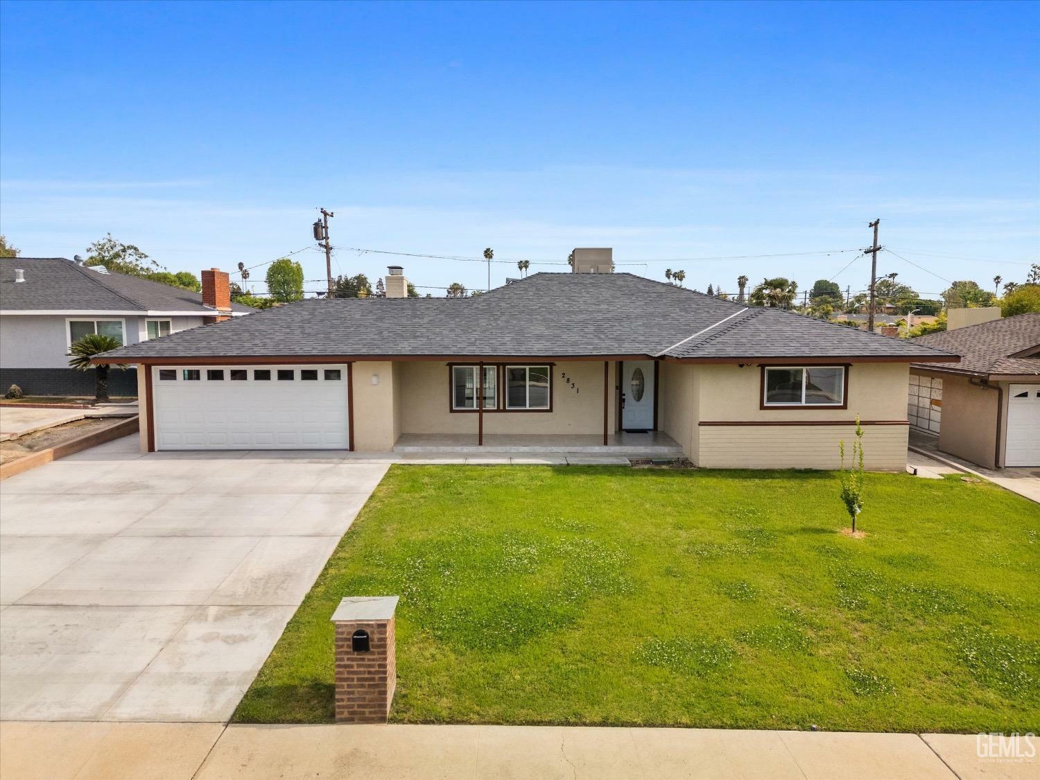 Property Photo: 2831 Crest Drive CA 93306