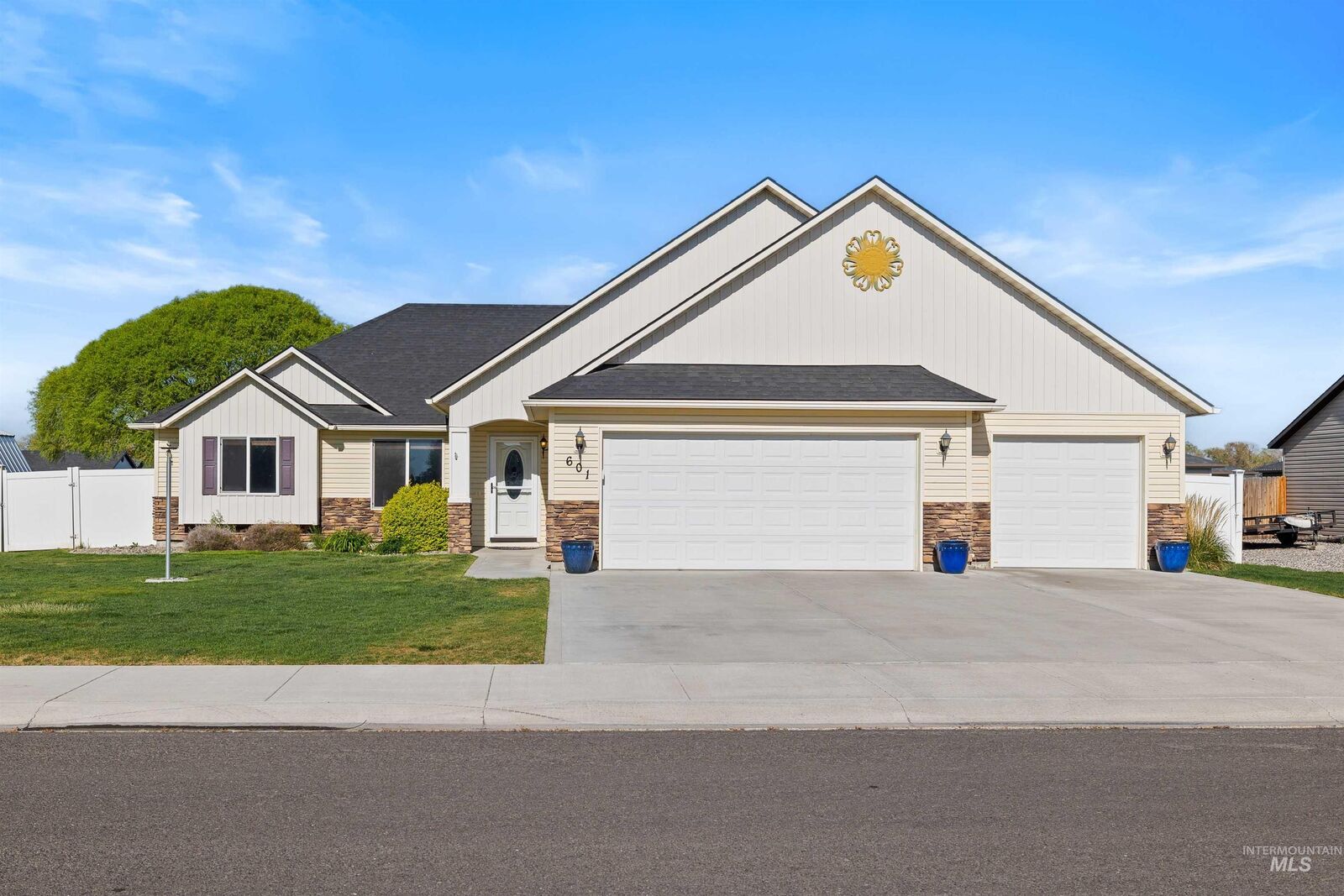 Property Photo:  601 Windrow Way  ID 83316 