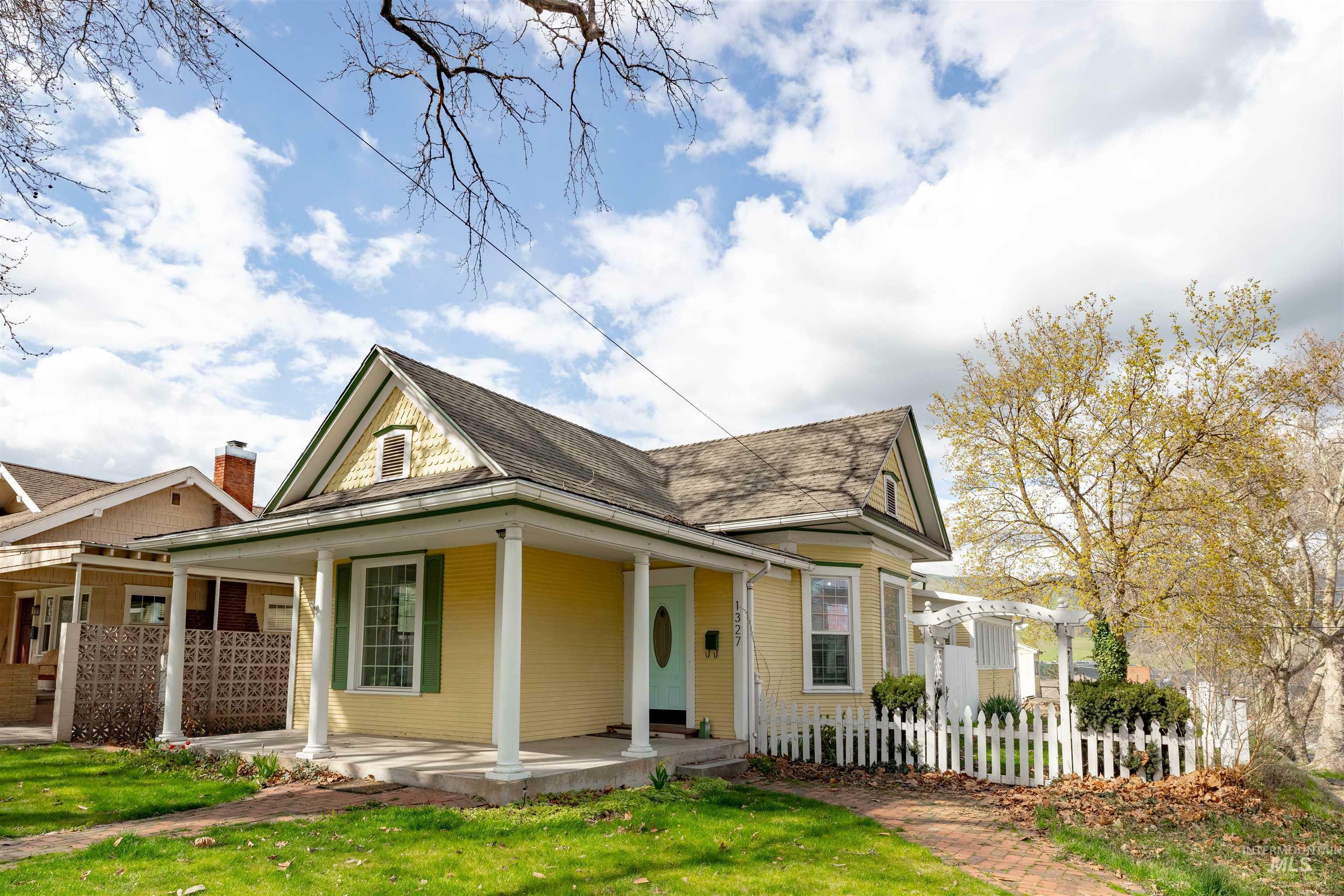 Property Photo: 1327 9th Ave ID 83501