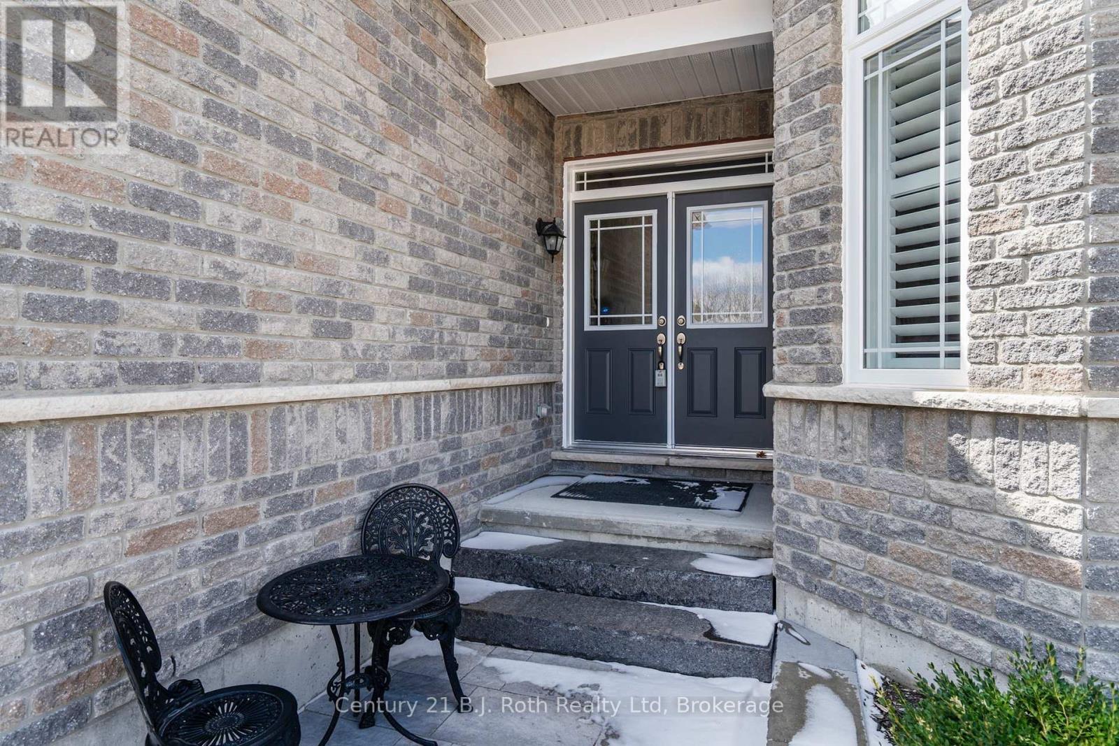 Property Photo: 4 Charlie Rawson Boulevard ON L0K 2A0