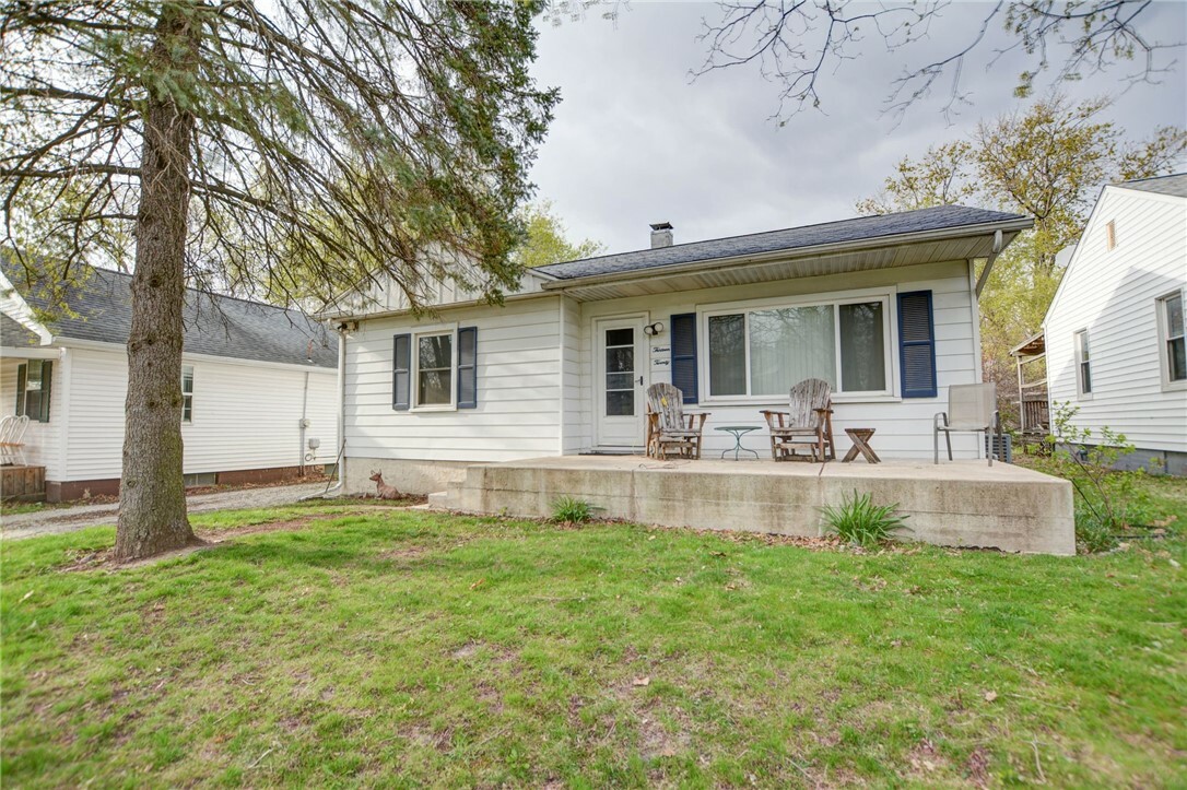 Property Photo: 1320 E Vanderhoof Street IL 62521
