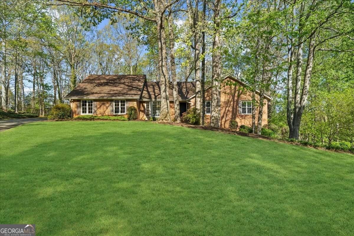 Property Photo: 11815 Mountain Laurel Drive GA 30075