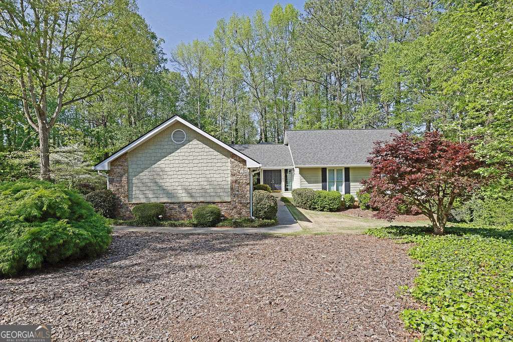 Property Photo: 115 Beechwood Trail GA 30075