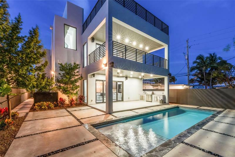 Property Photo: 3320 NE 17th St FL 33305