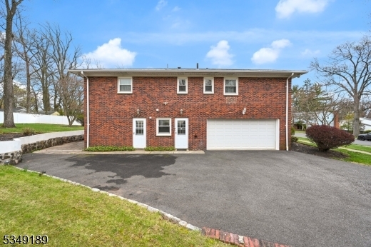 Property Photo: 8 Hepworth Pl NJ 07052