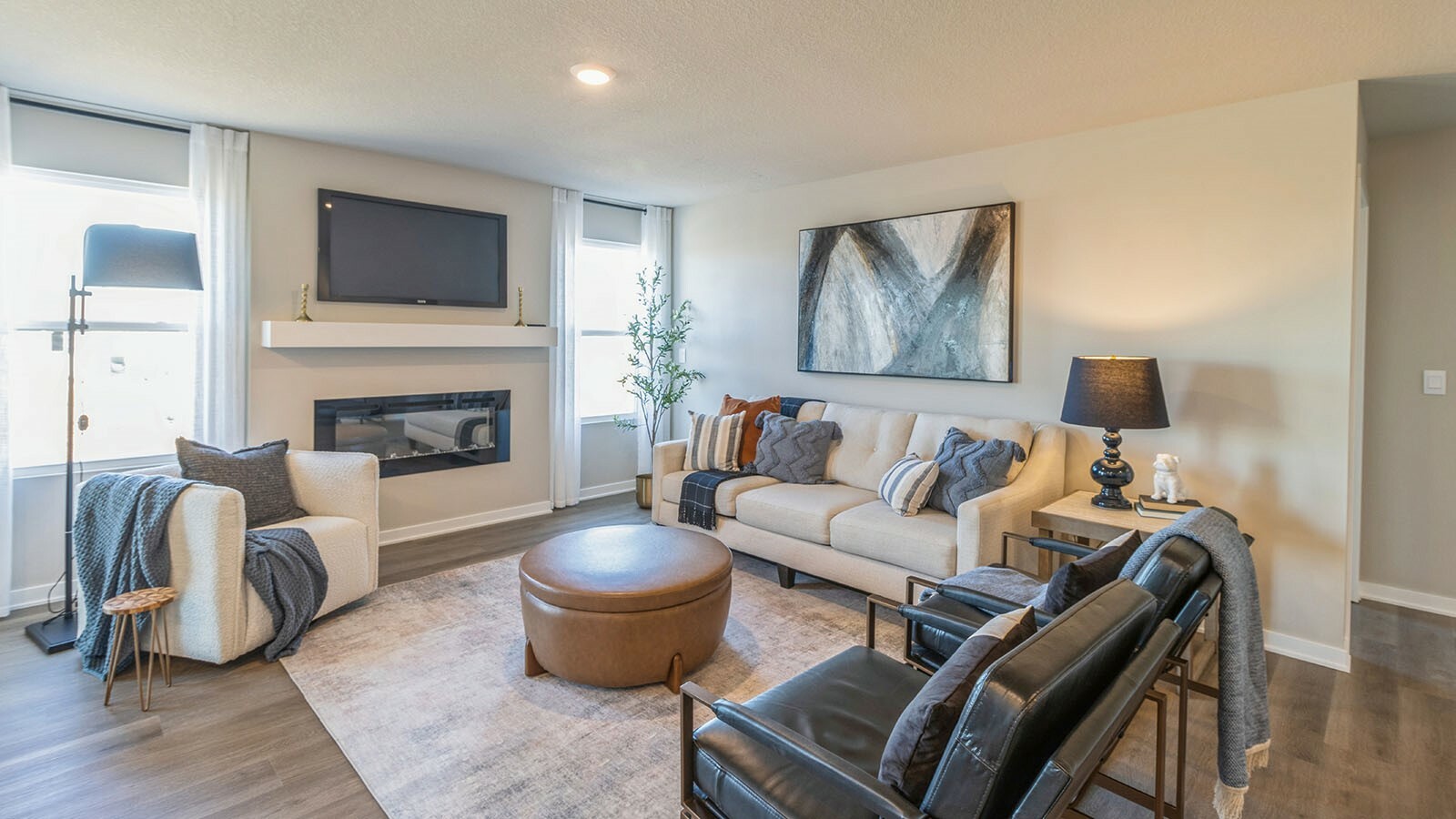 Property Photo: 2201 N Summercrest Street IA 50125