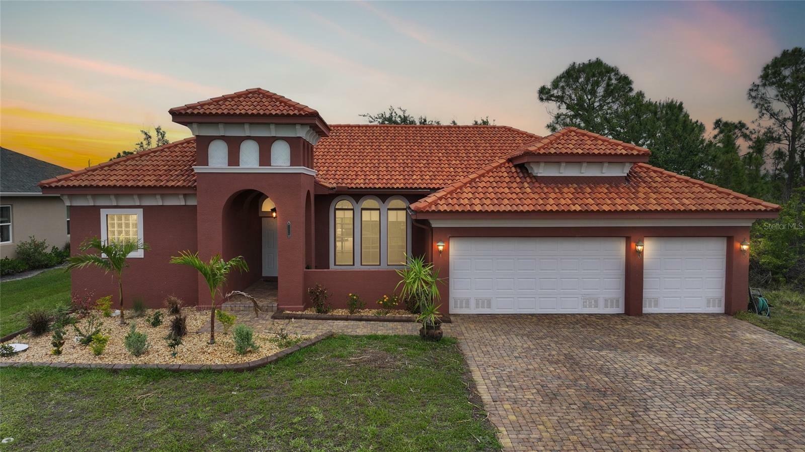 Property Photo: 15538 Applewhite Circle FL 33981
