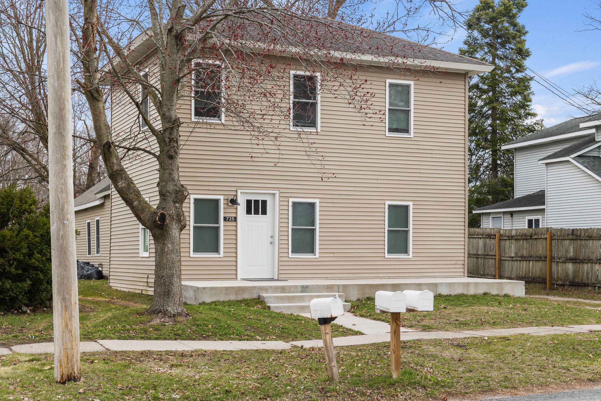 Property Photo: 725 Washington Street MI 48850