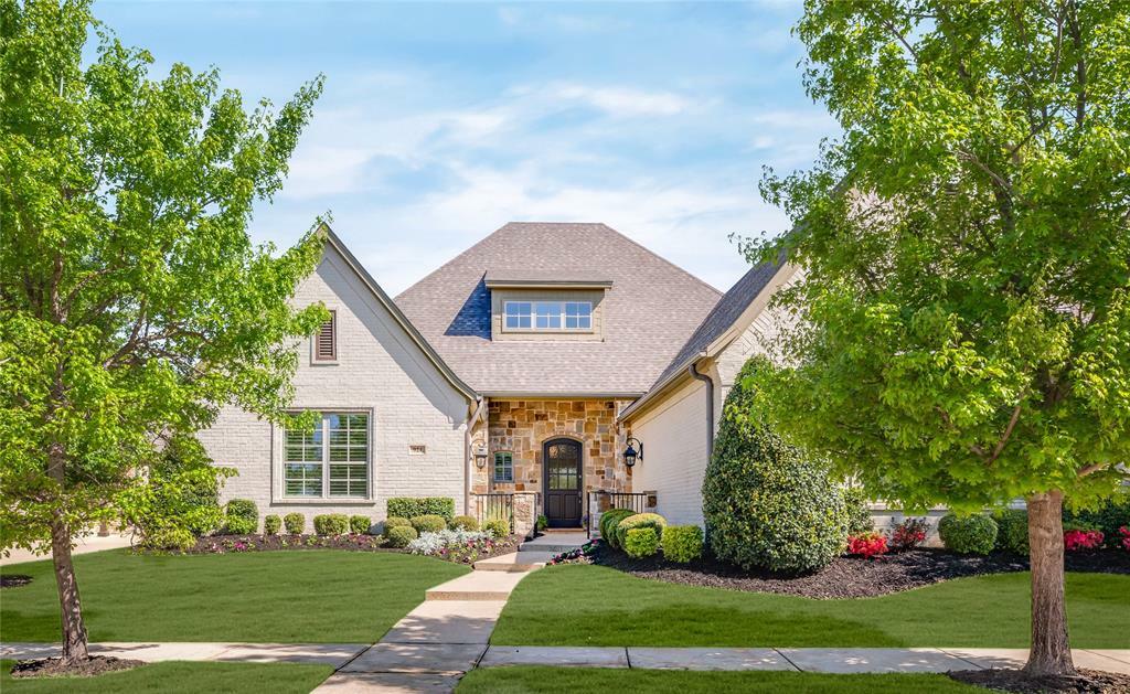 Property Photo: 924 Winding Ridge Trail TX 76092