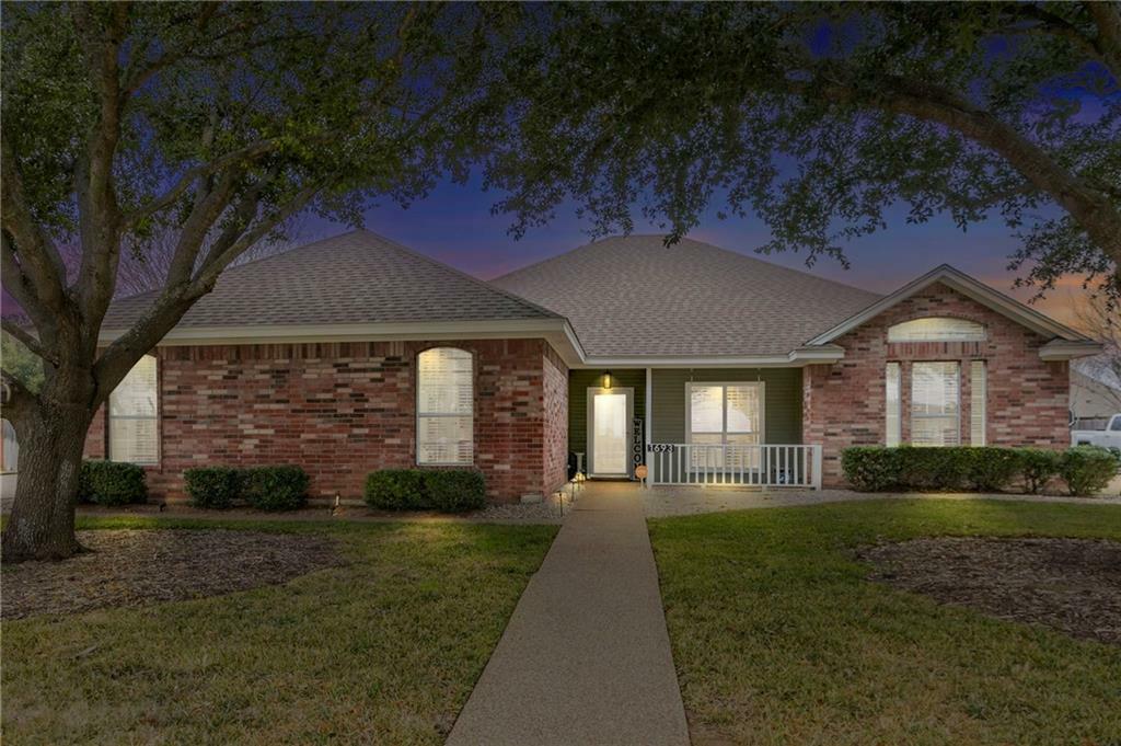 Property Photo: 1693 W Tate Avenue TX 76706