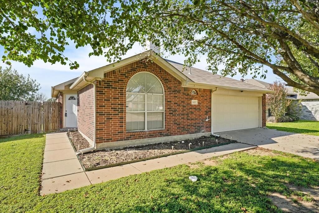Property Photo:  1413 Misty Drive  TX 76065 