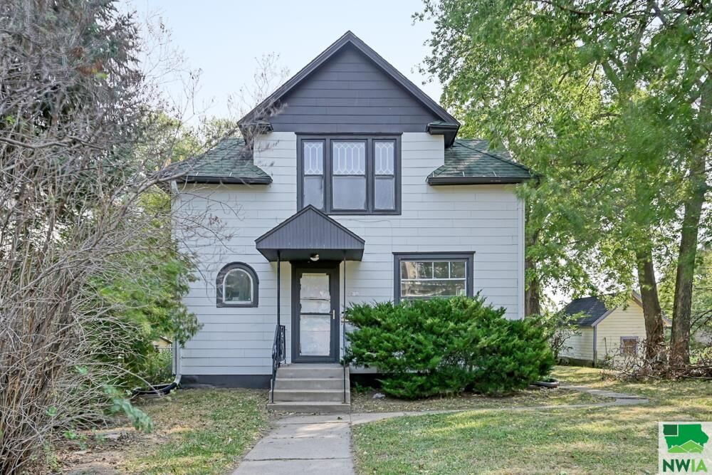 Property Photo:  2410 Nebraska St  IA 51104 