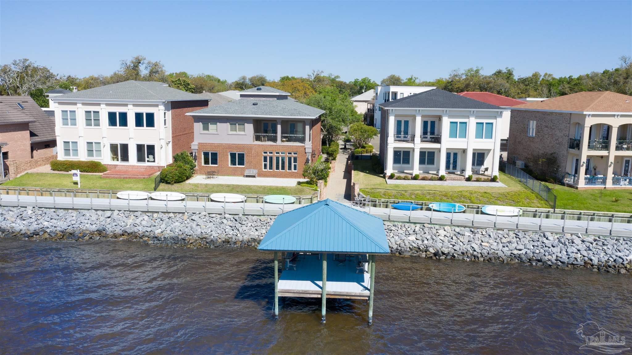 Property Photo: 1514 White Caps Ln FL 32507