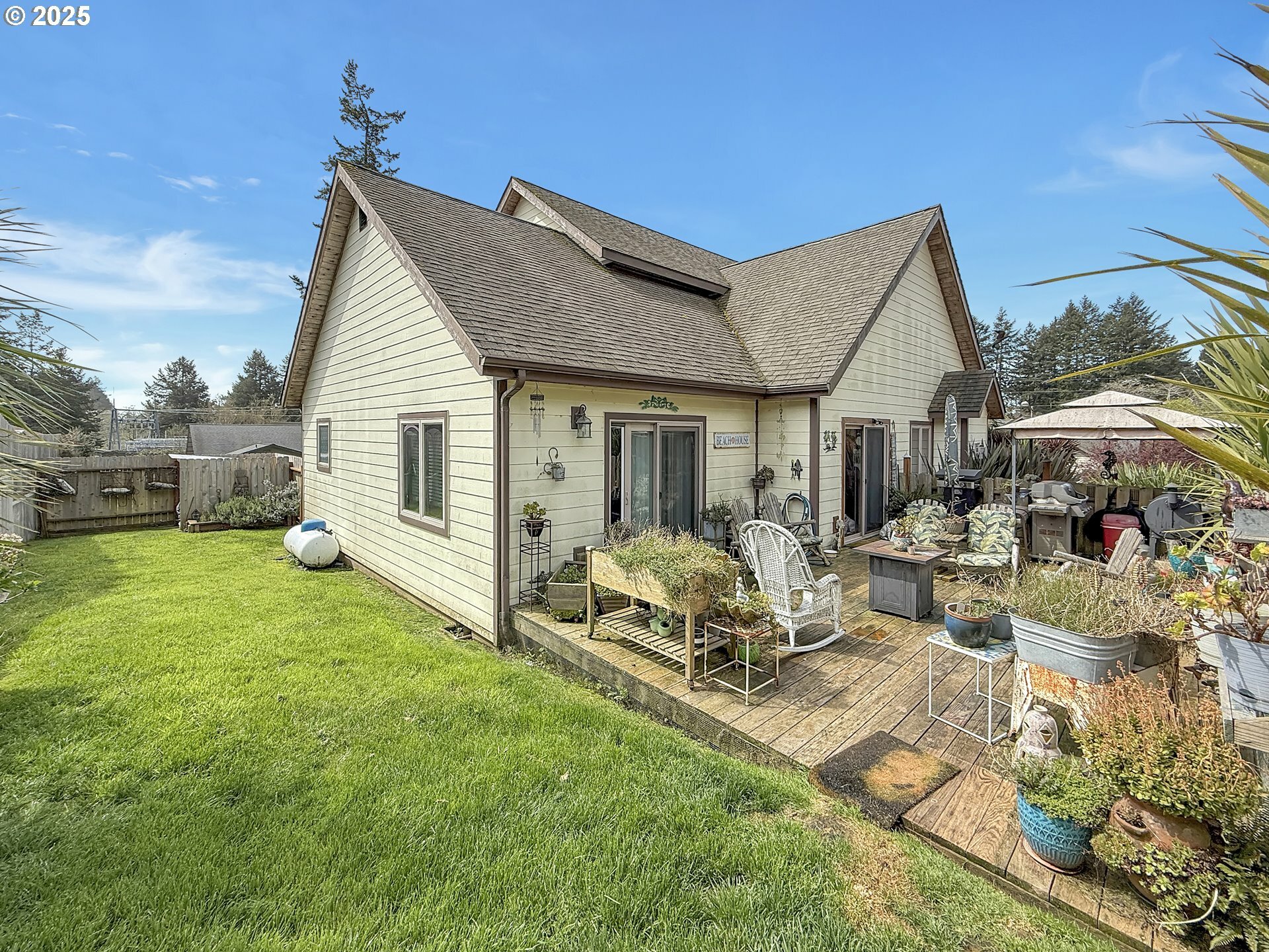 Property Photo: 6931 Oakwood Ct OR 97415