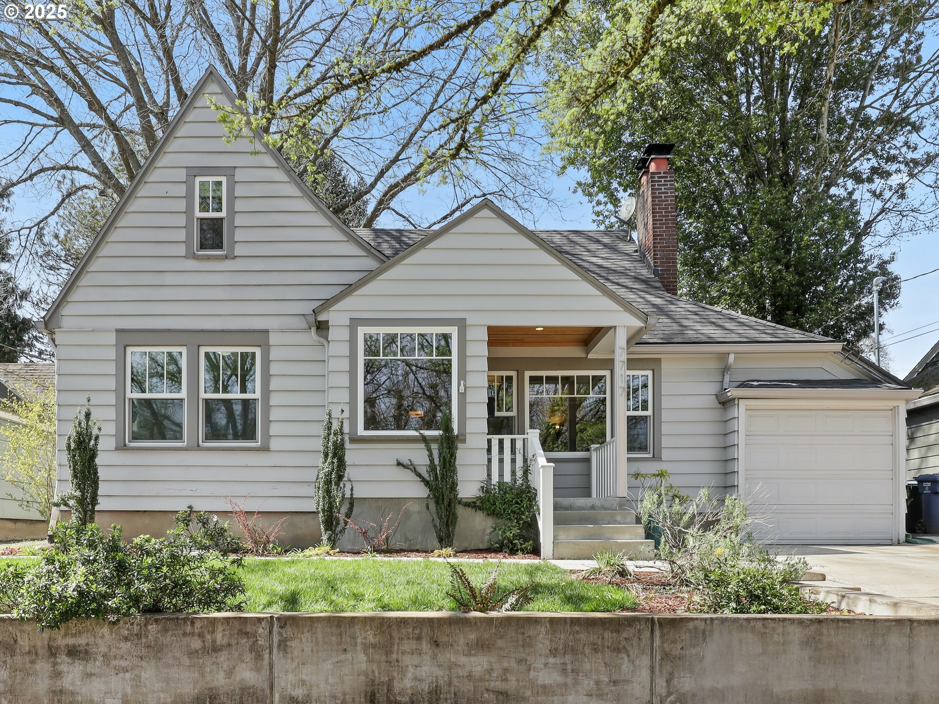Property Photo:  7717 SE 17th Ave  OR 97202 