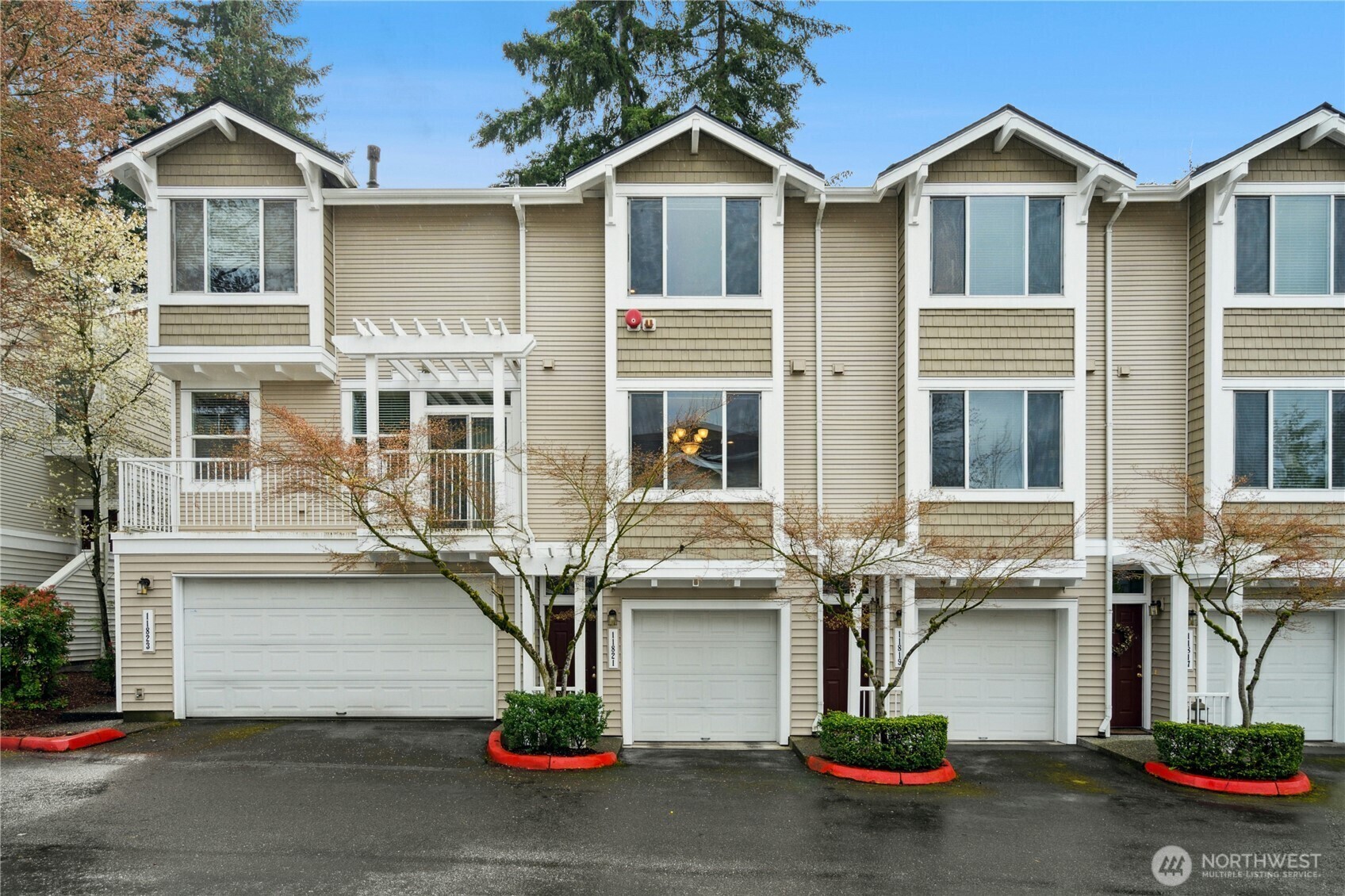 Property Photo: 11821 NE 162nd Court WA 98011