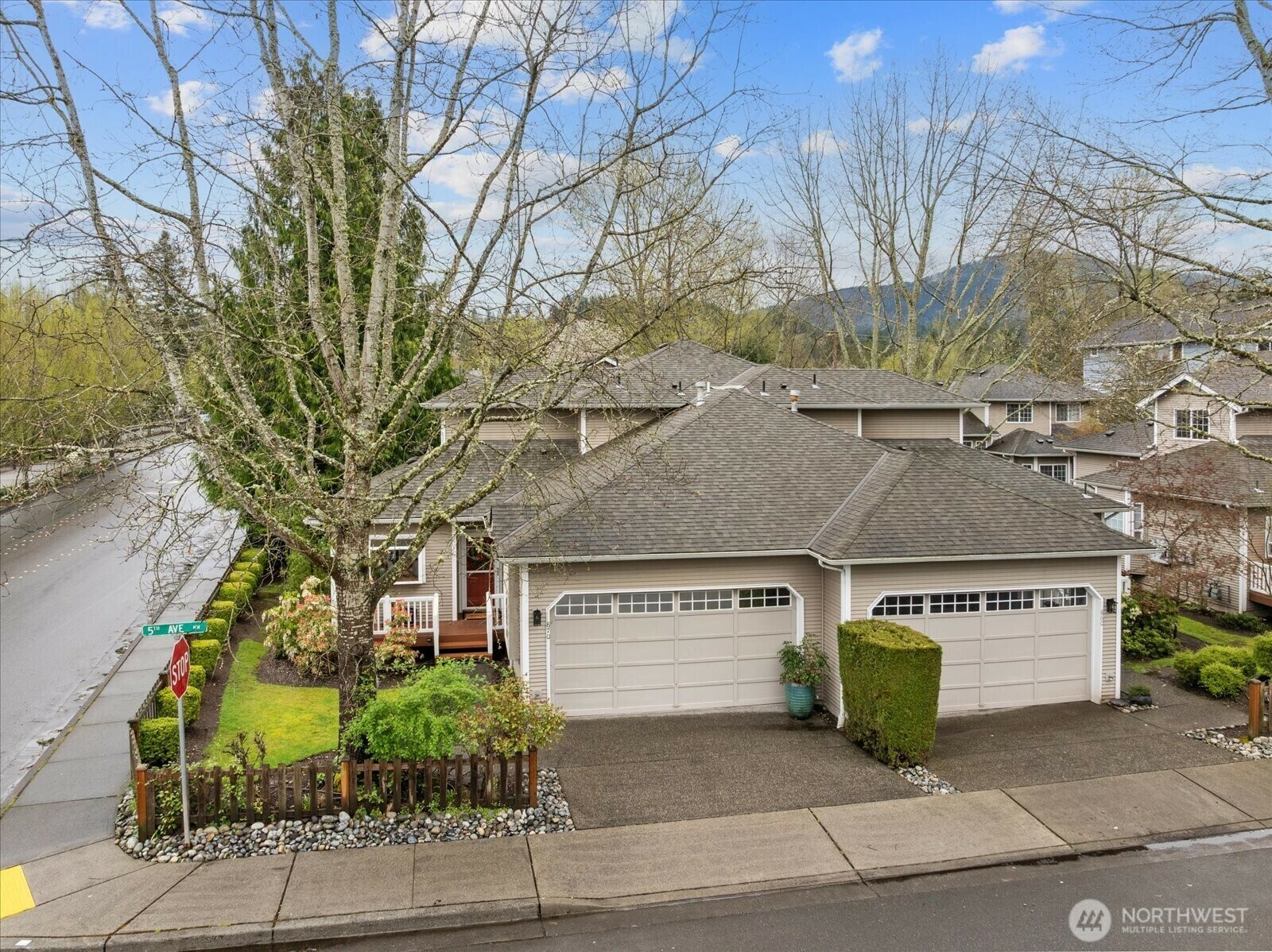 Property Photo: 870 5th Avenue NW WA 98027