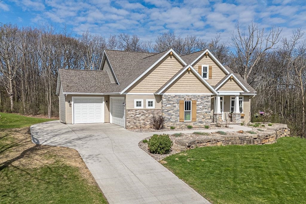 1821 Cottontail Drive  Oshkosh WI 54904 photo