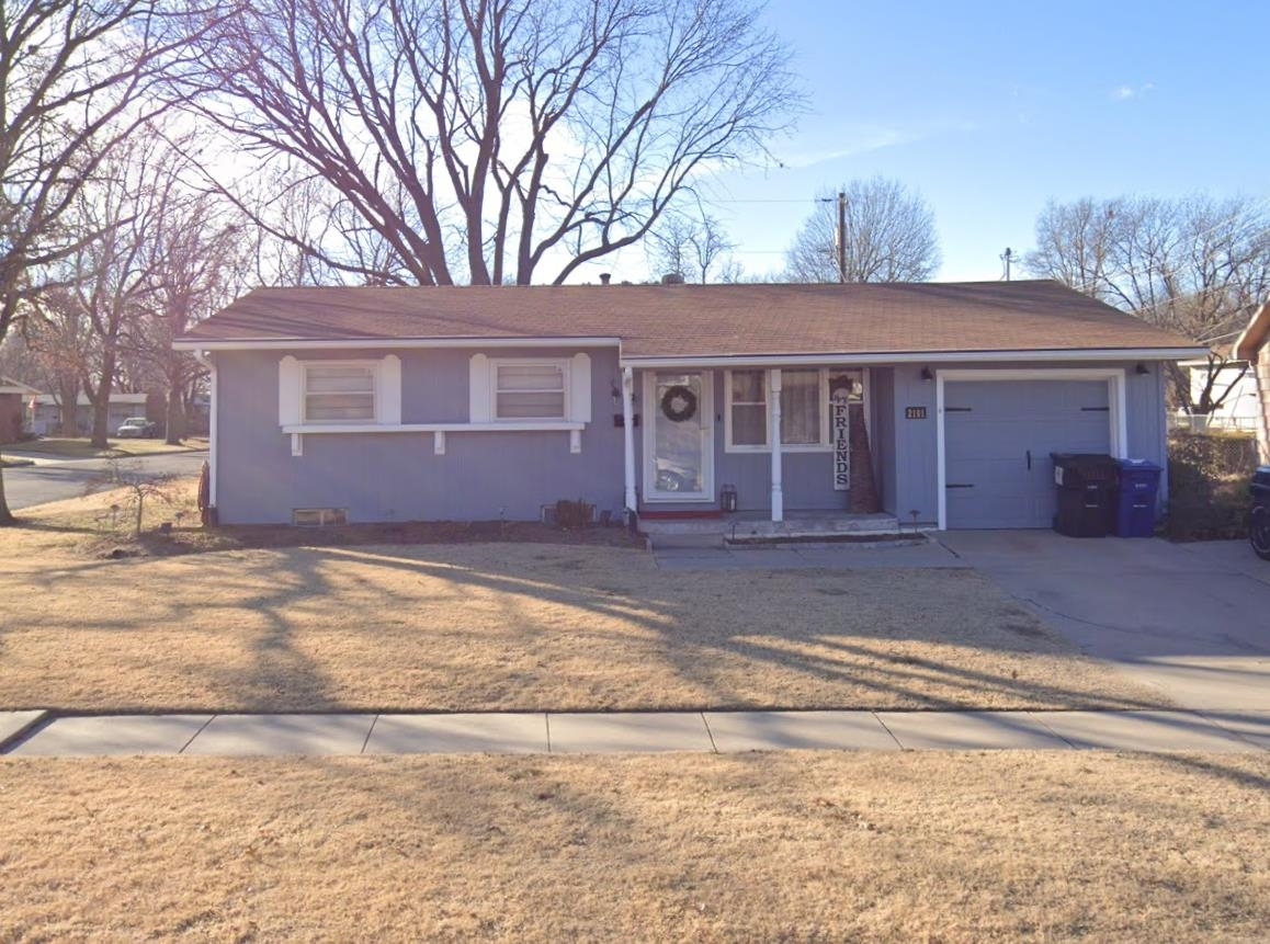 Property Photo: 2101 N Kessler St KS 67203-1041