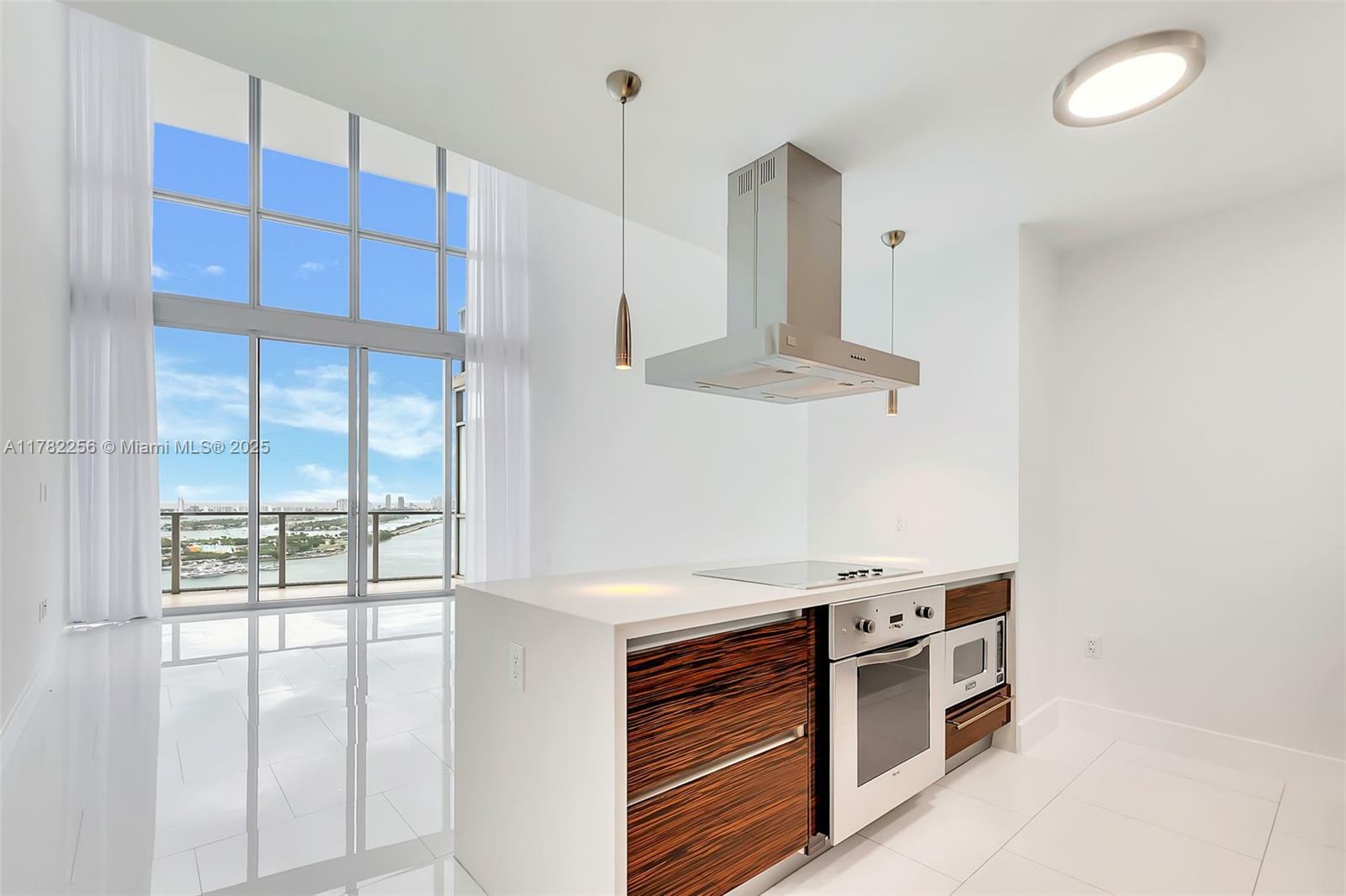 Property Photo:  1100 Biscayne Blvd 3305  FL 33132 