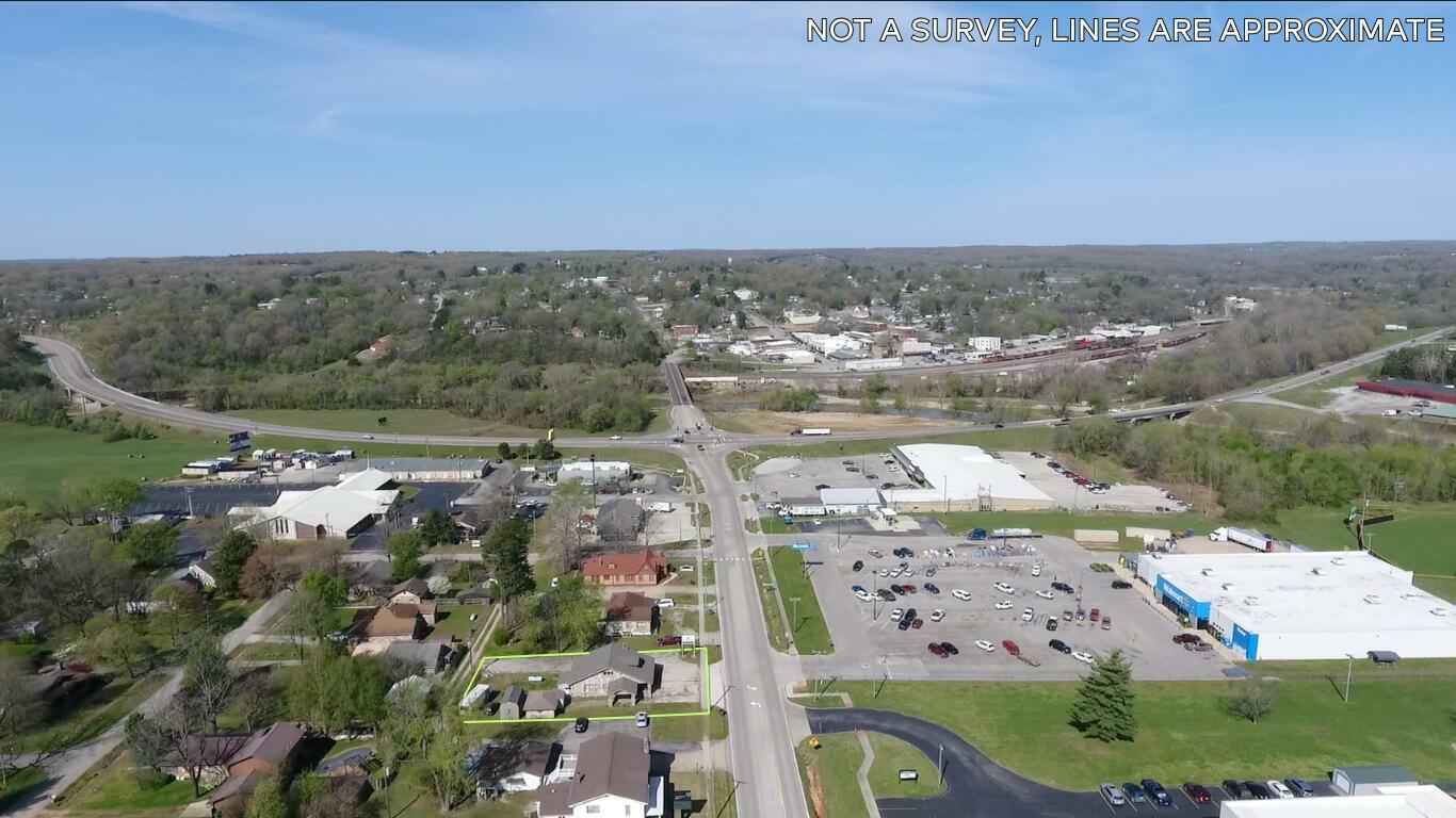 Property Photo: 320 E Walnut Street MO 65791