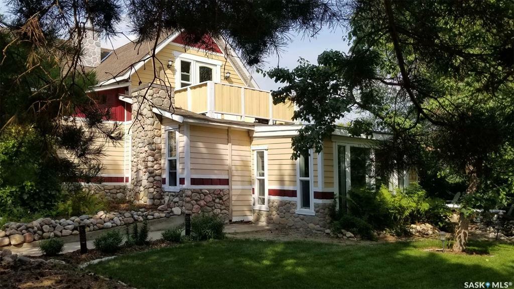 Property Photo: 406 Edward Street SK S0K 3L0