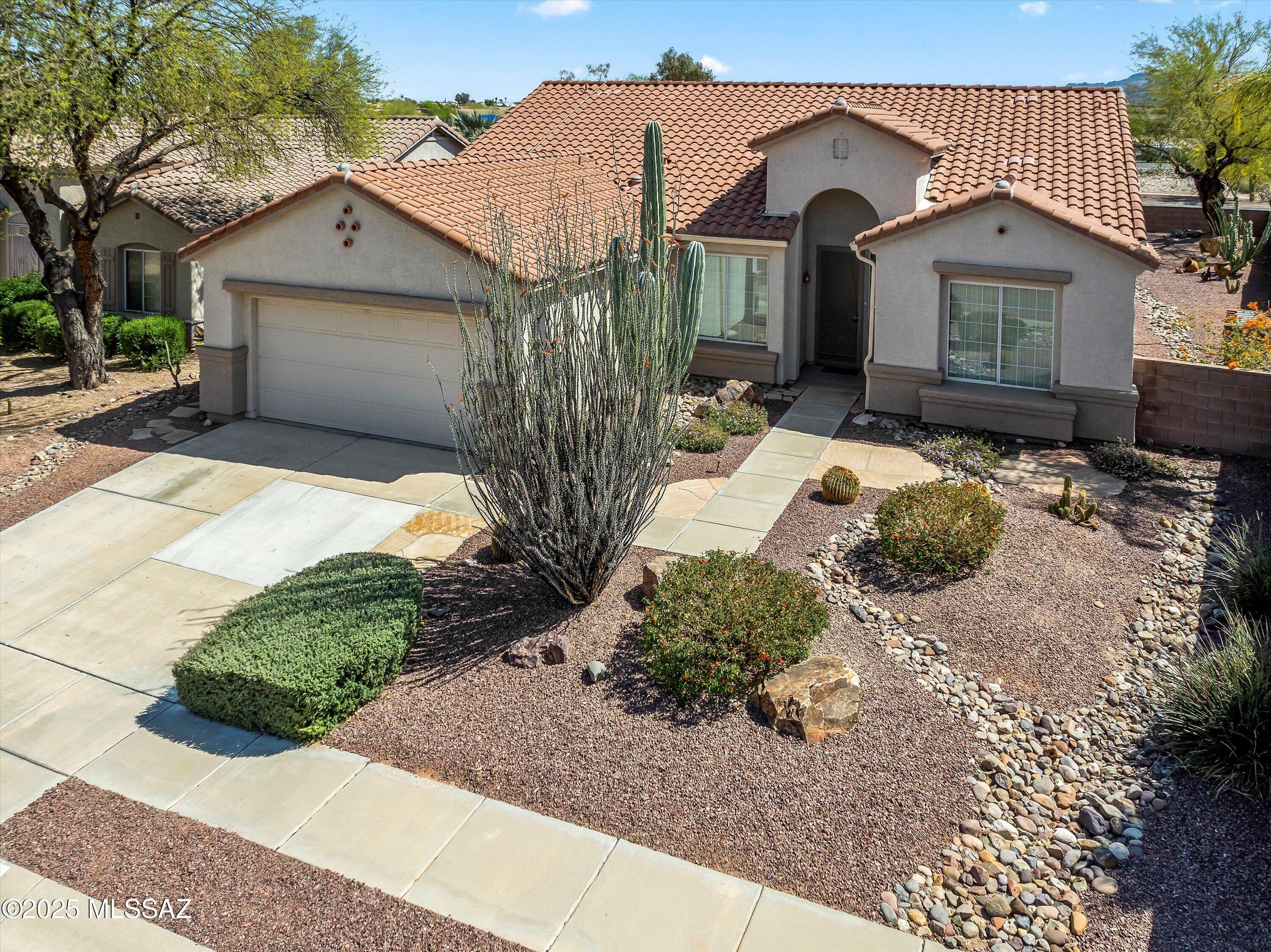 Property Photo: 8033 W Morning Light Way AZ 85743