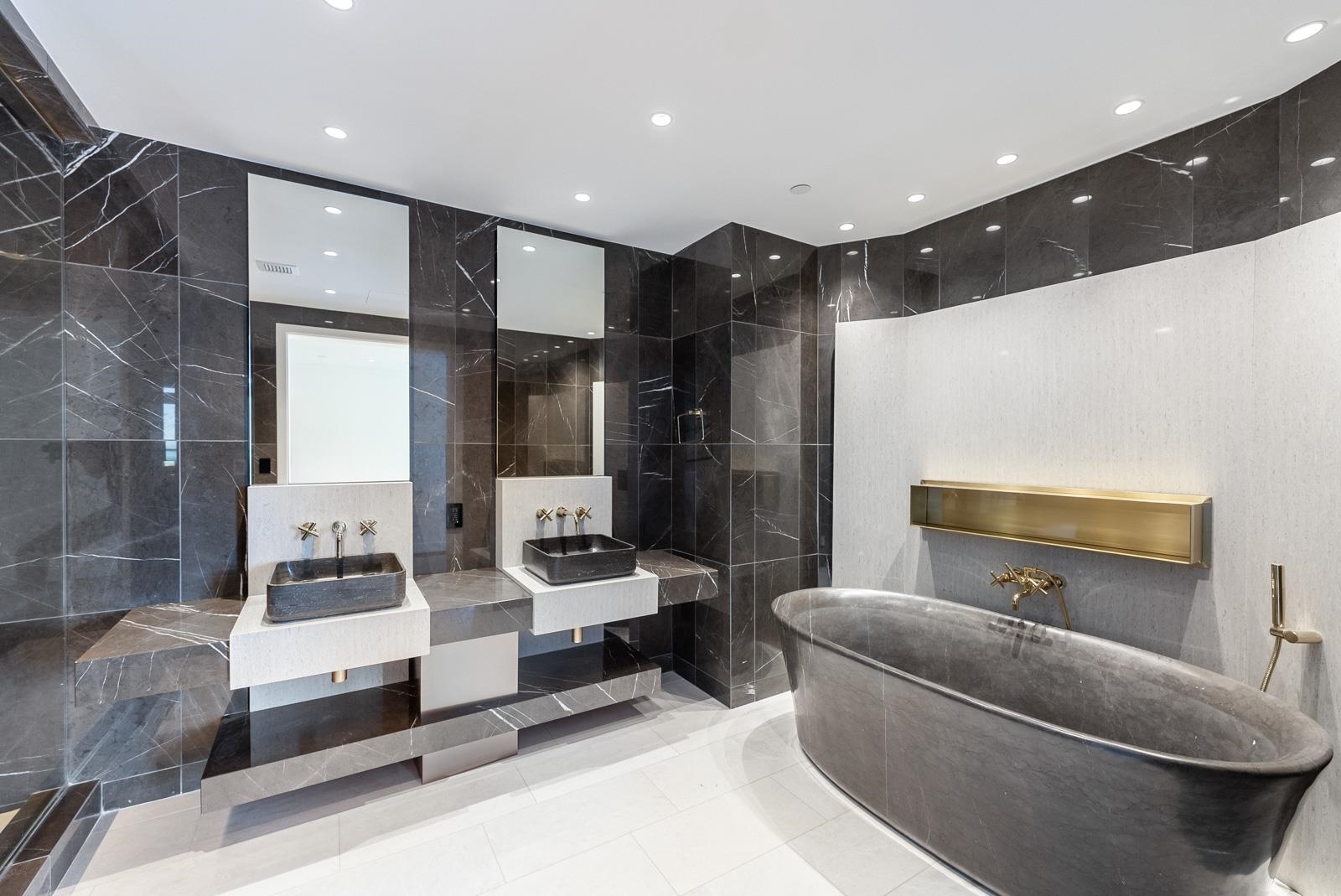 Property Photo: 1151 W Georgia Street Ph3 BC V6E 0B3