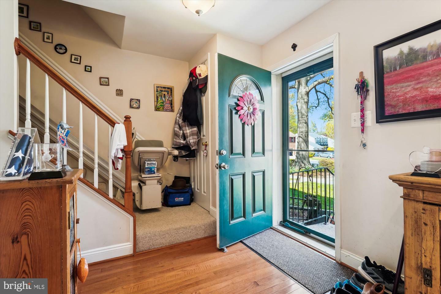 Property Photo: 7917 Treeside Court VA 22152