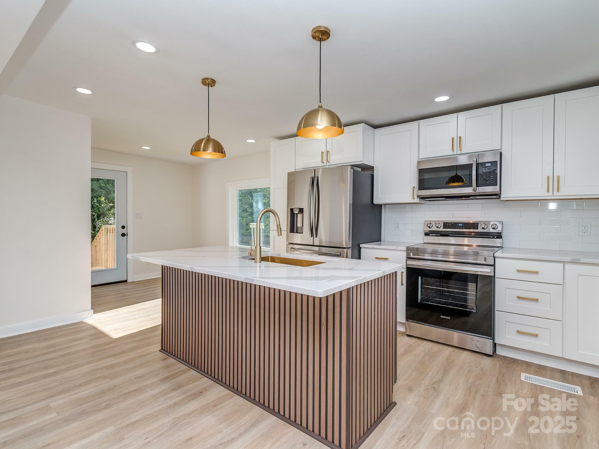 Property Photo:  2717 Springway Drive  NC 28205 