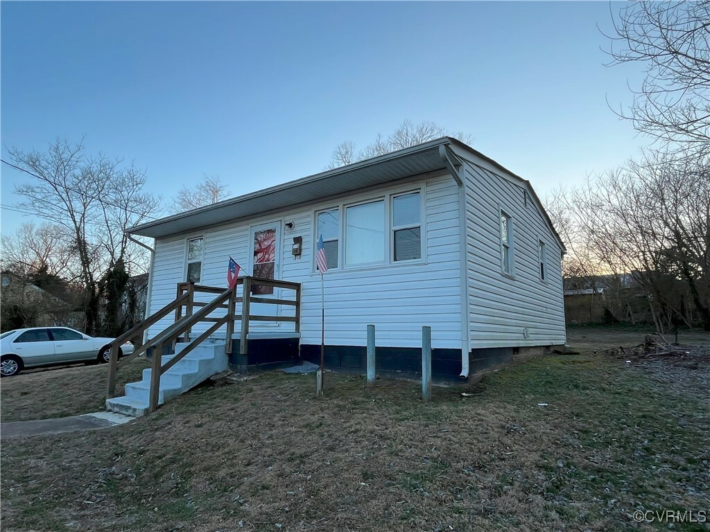 Property Photo: 1014 Jefferson Lane VA 23803