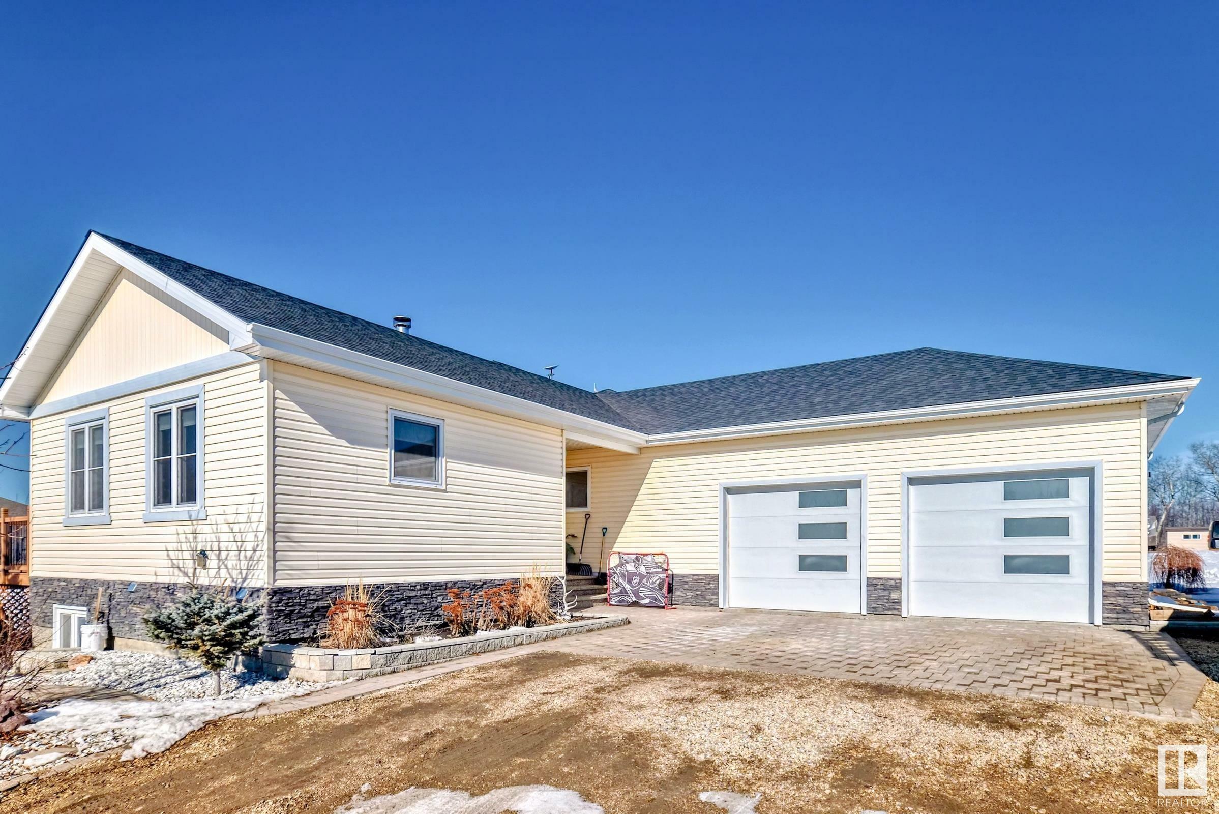 Property Photo: 50322 Rge Road 232 40 AB T4X 0K9