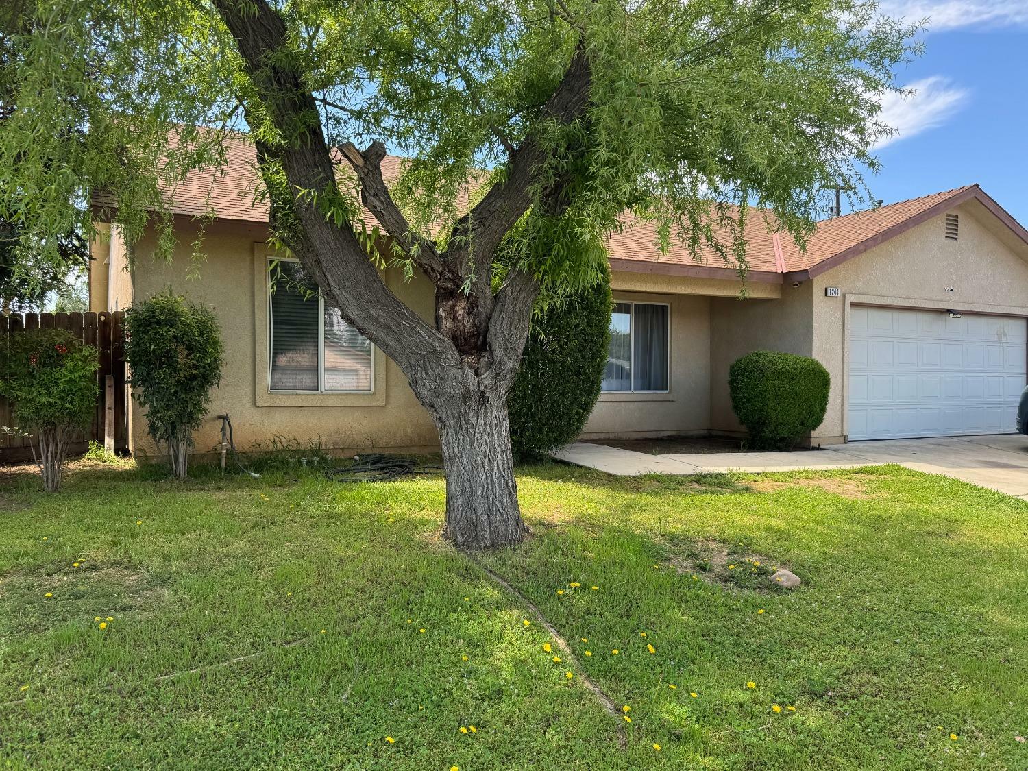 Property Photo: 1244 Estabrook Avenue CA 93612