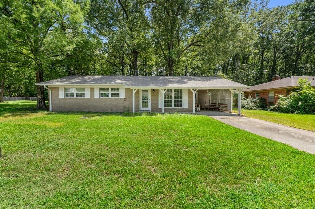 Property Photo: 2701 Maple Dr MS 39759