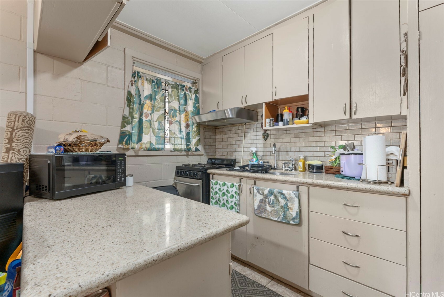 Property Photo: 2765 Kapiolani Boulevard 107 HI 96826