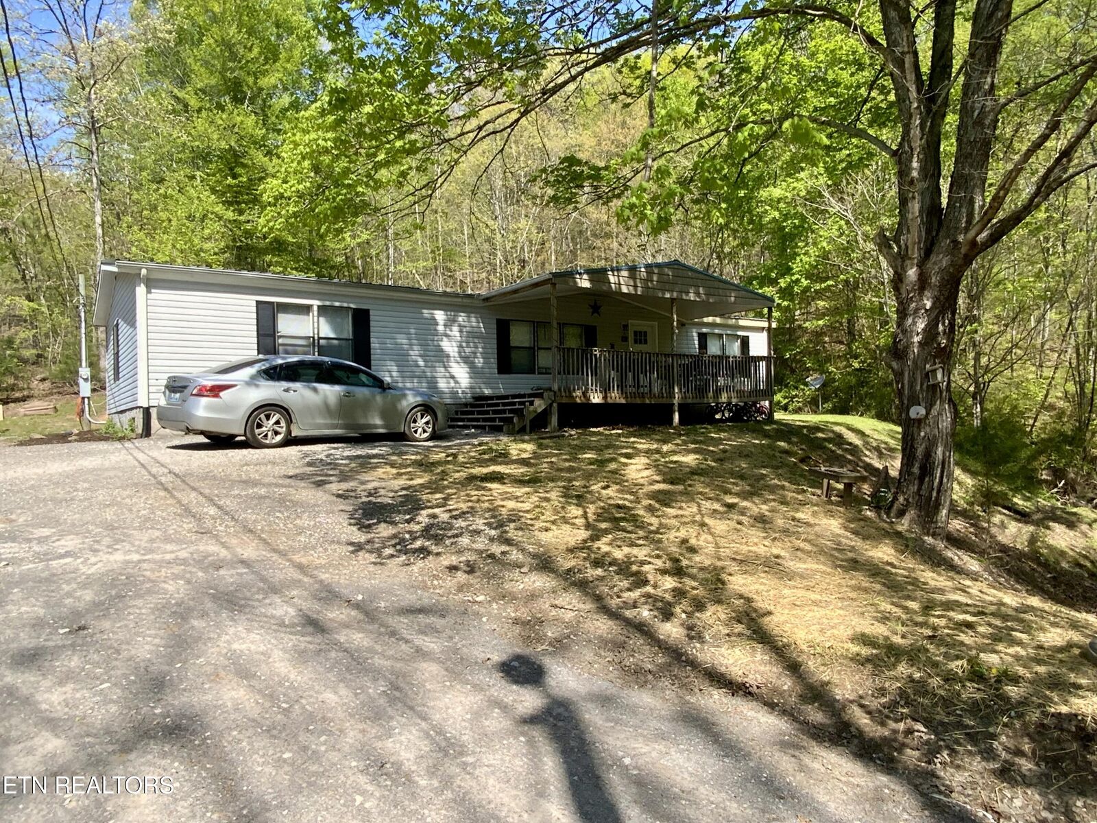 Property Photo: 185 Moccasin Hollow Lane TN 37716