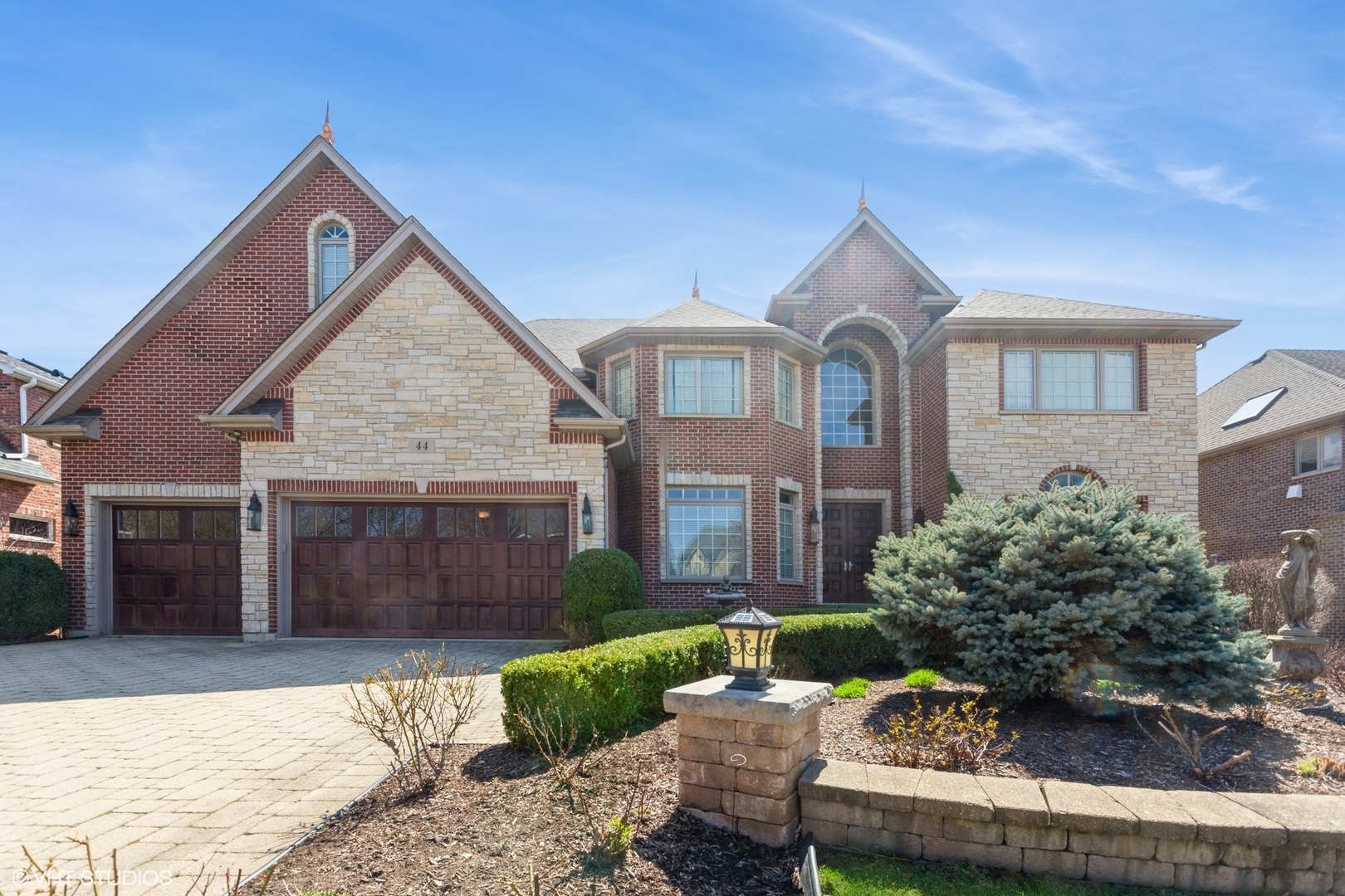 Property Photo: 44 Baker Lane IL 60565