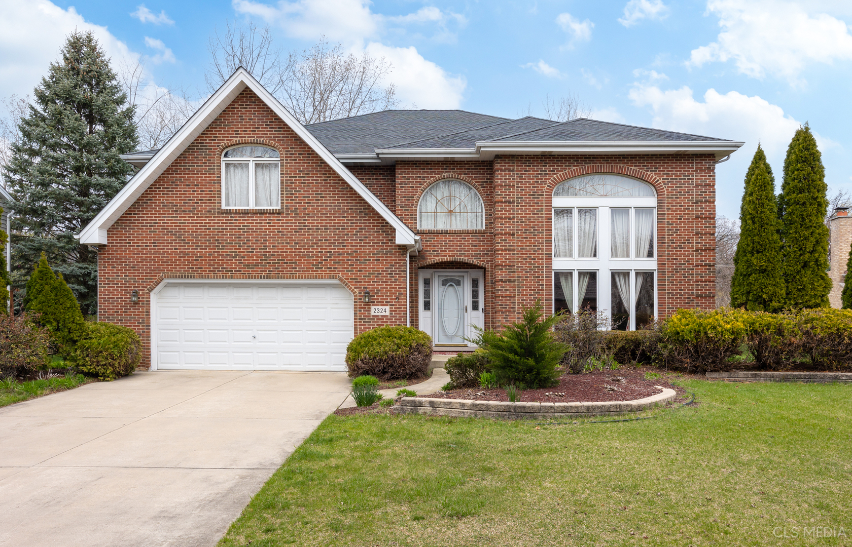 Property Photo: 2324 Dunmore Drive IL 60561