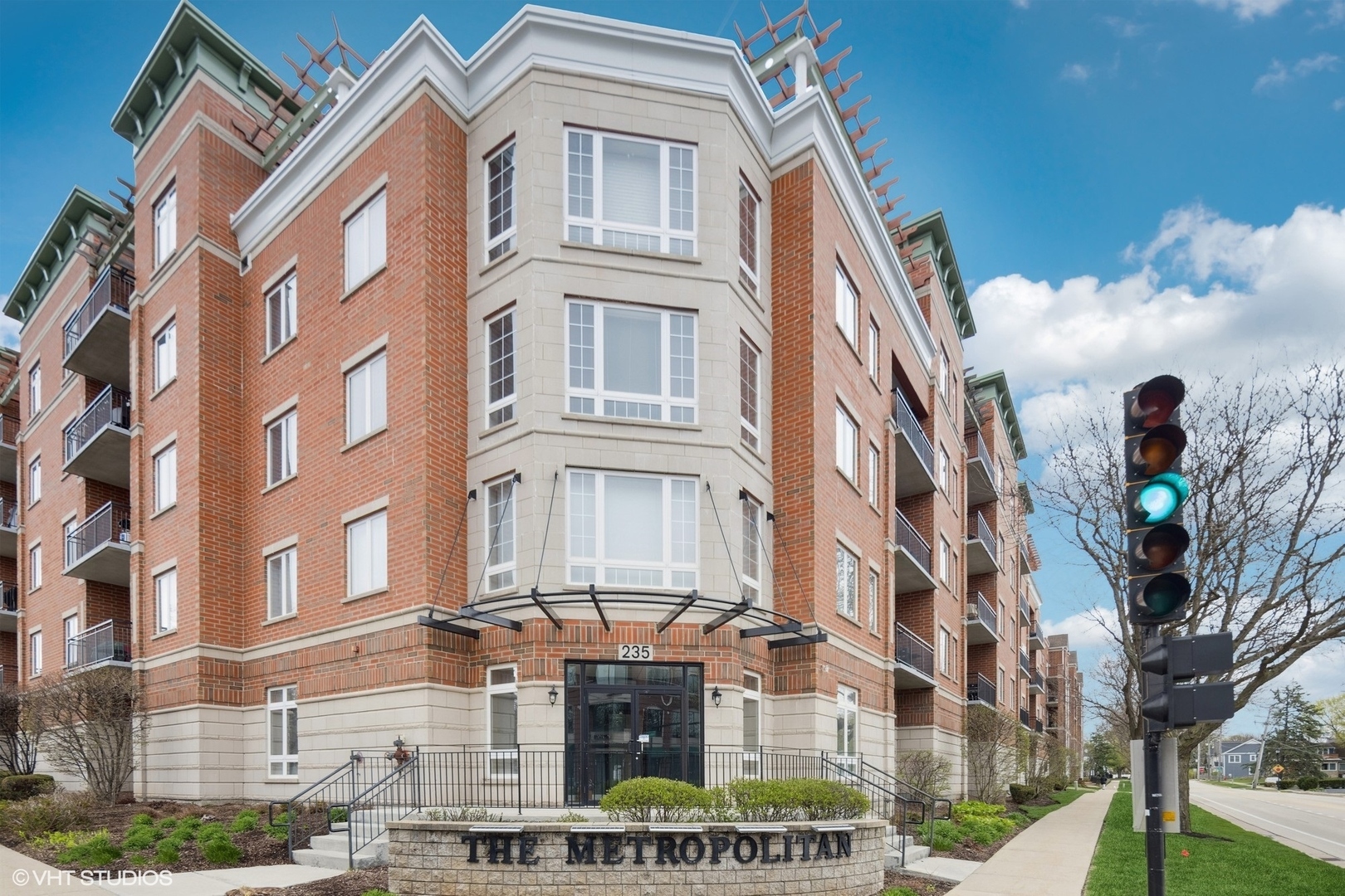 Property Photo: 235 N Smith Street 310 IL 60067