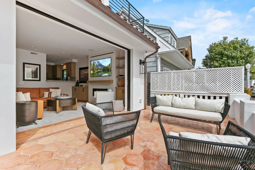 Property Photo: 2126 Miramar Drive CA 92661