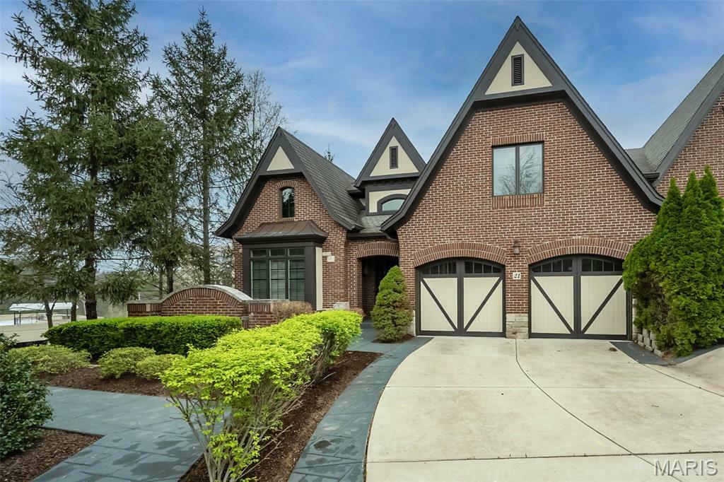 Property Photo: 21 Upper Conway Ct Court MO 63017