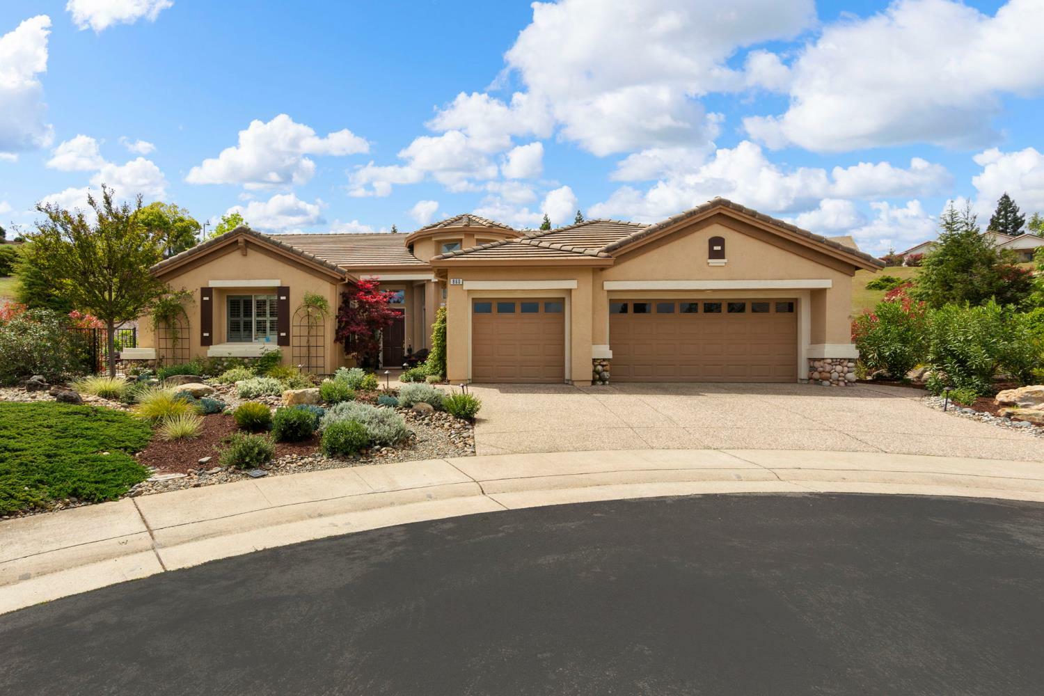 Property Photo: 860 Shire Court CA 95648