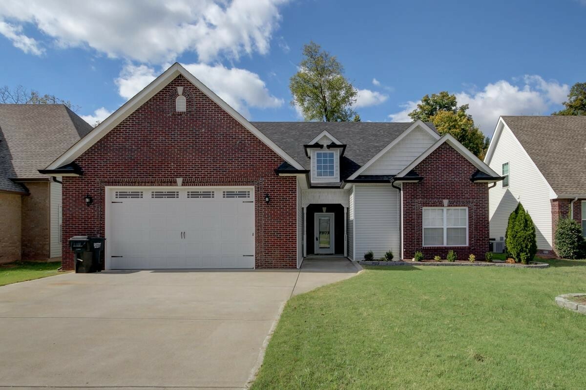 2256 Ellington Gait Dr  Clarksville TN 37043 photo